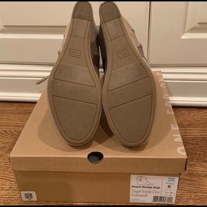 Toms Shoes - Toms NWOT Desert wedge Taupe suede leather final$ Toms Shoes - Toms NWOT Desert wedge Taupe suede leather final$